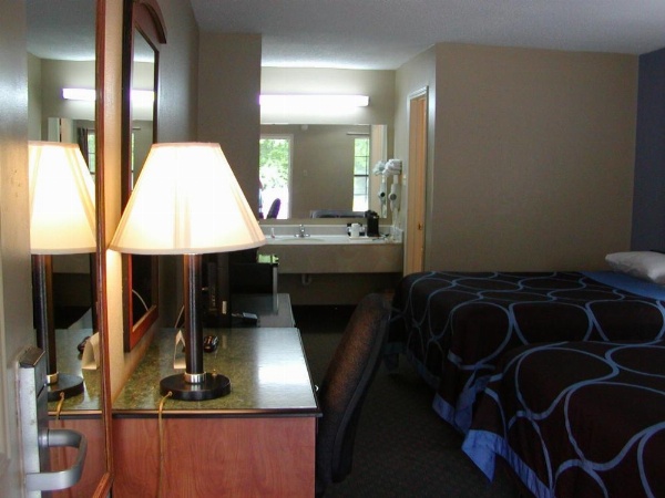 Super 8 by Wyndham Bossier City/Shreveport Area image 26