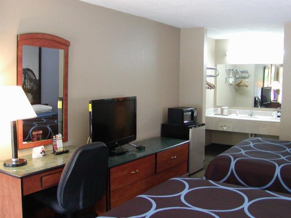 Super 8 by Wyndham Bossier City/Shreveport Area image 27